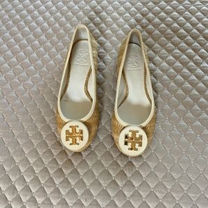 Tory Burch Reva Straw Flat in Tan White Size 5M